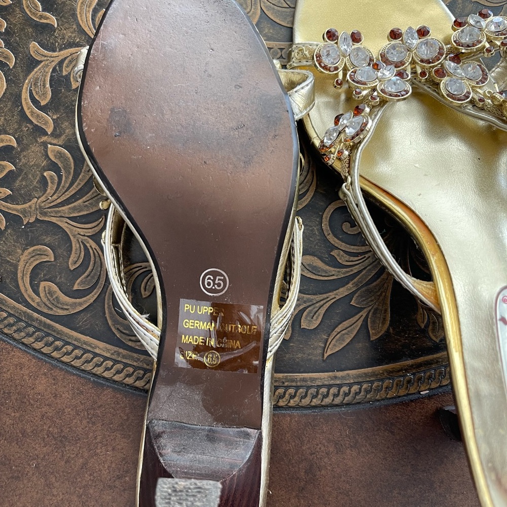 Beautiful Sandals - Picture 3 of 6